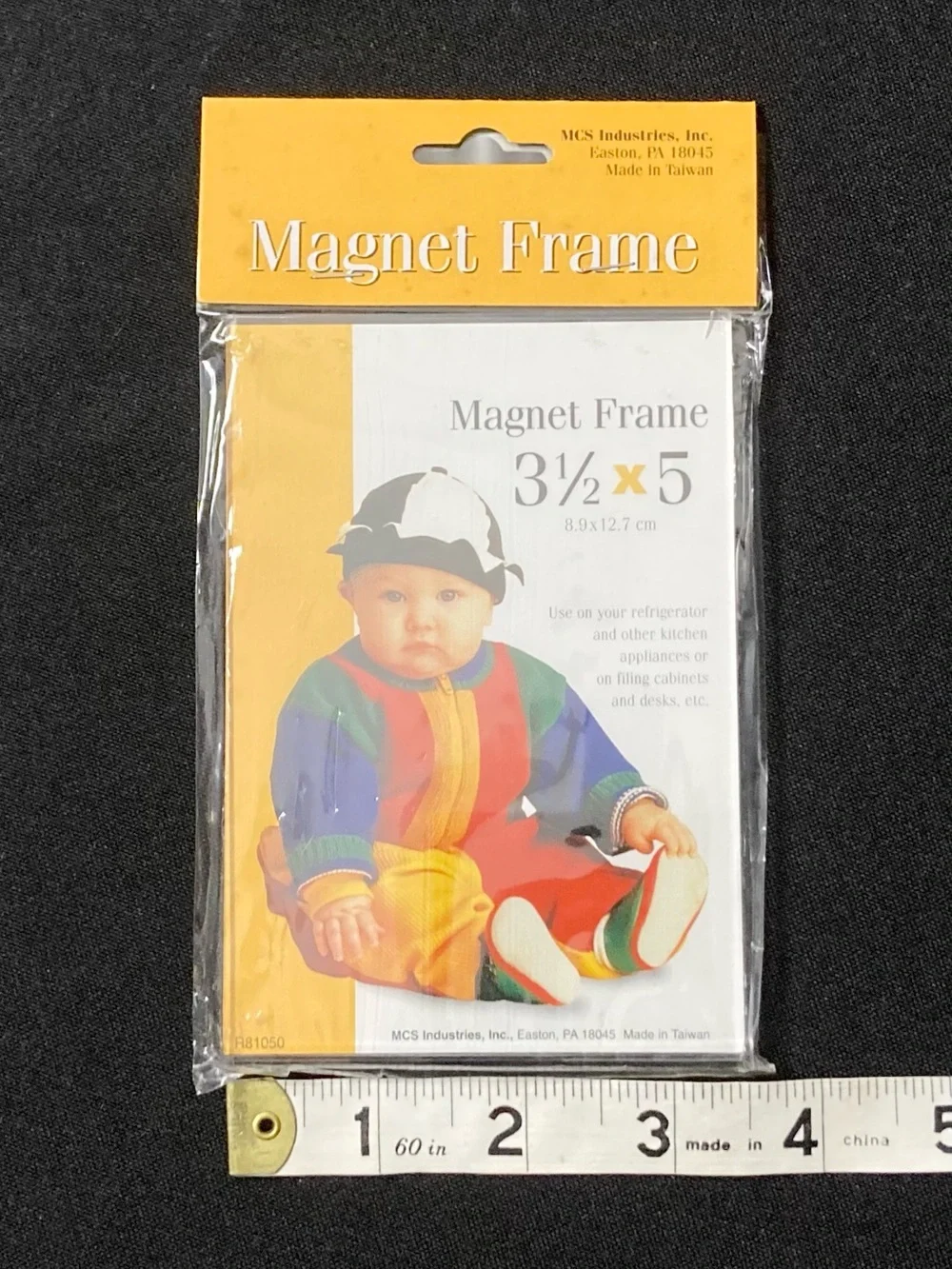 ⭐️ Vintage Transparent Plastic 3.5” x 5” Magnet Picture Frame